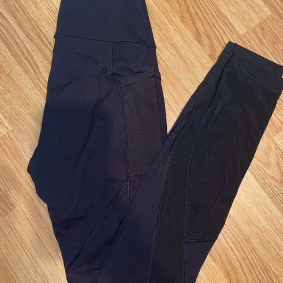 Lululemon leggings with mesh detailing - Picture 3 of 4